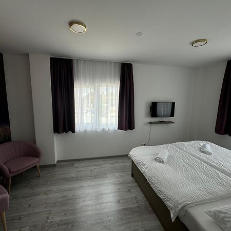 Potkerek Motel Дьор Екстериор снимка