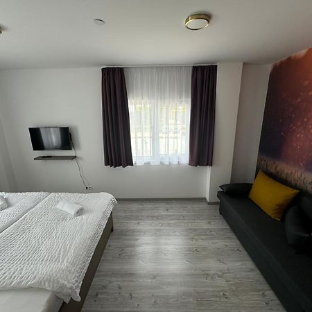 Potkerek Motel Дьор Екстериор снимка